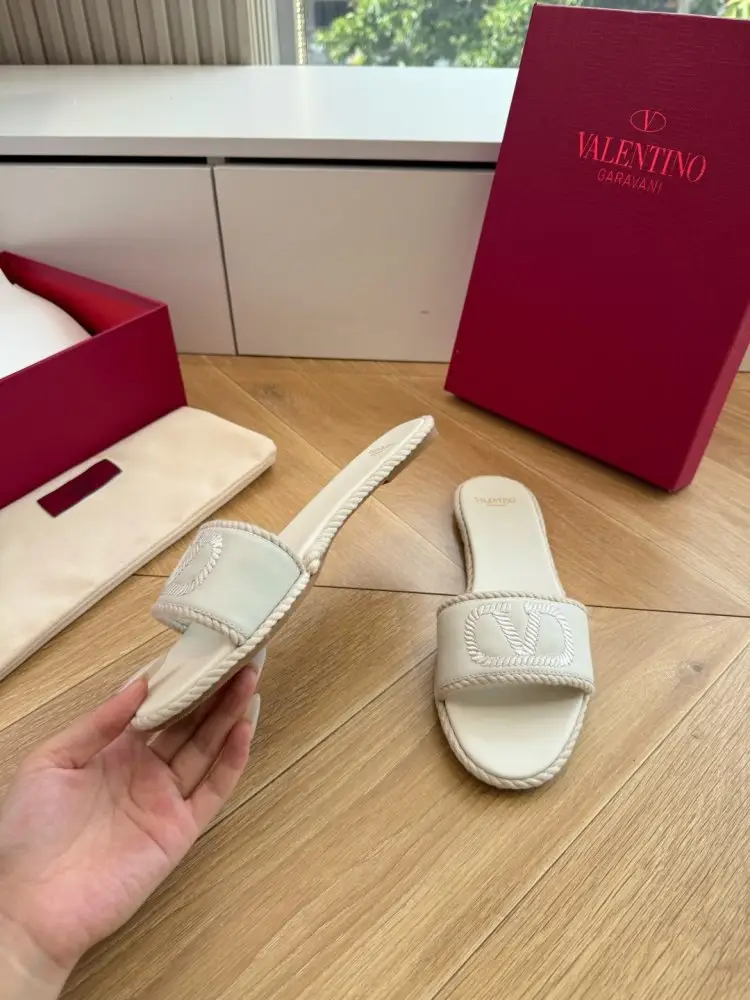 Valentino Шлепанцы женские — Фото 3