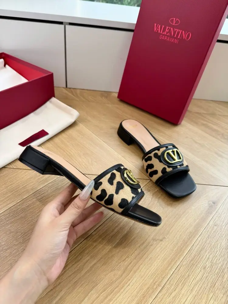Valentino Шльопанці жіночі — Фото 5