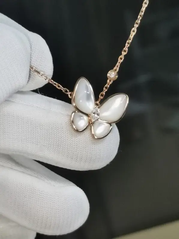 Van Cleef — Підвіска Two Butterfly з рожевого золота з перламутровими крилами метелики і діамантовим акцентом