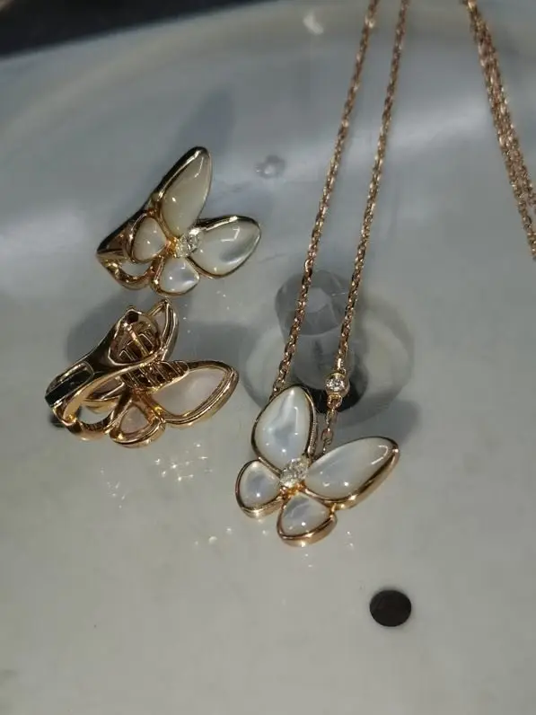 Van Cleef Підвіска Two Butterfly з рожевого золота з перламутровими крилами метелики і діамантовим акцентом — Фото 3